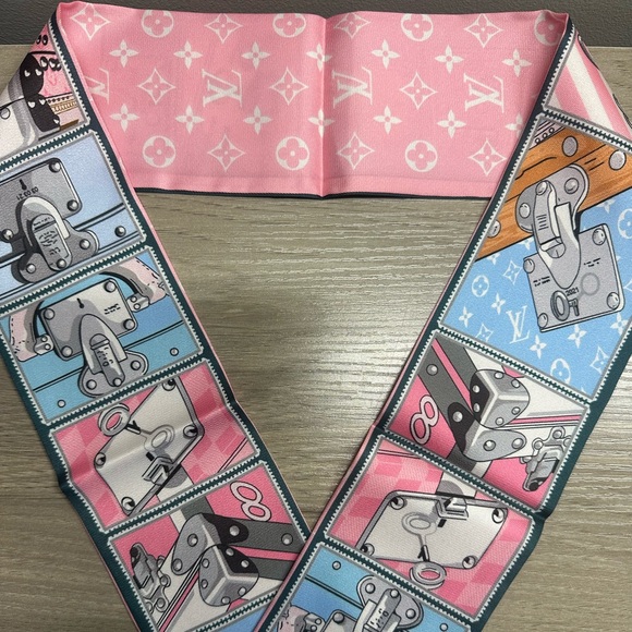 Louis Vuitton Lock It Blue Pink Silk Bandeau Twilly - Picture 3 of 3